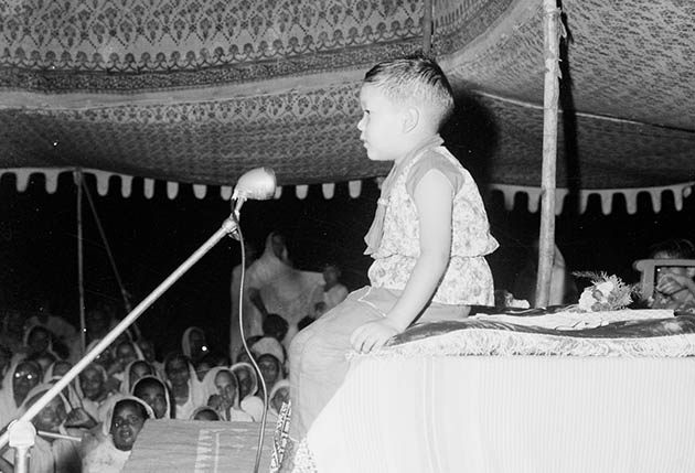 Prem Rawat speaking when he was young