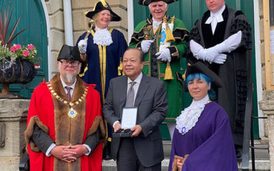 Glastonbury Mayor & Council Award Prem Rawat “Key of Avalon” for Services to Humanity